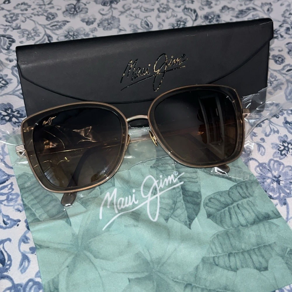 Maui Jim Violet Lake taupe Polarized Luxury Sunglasses Case, & Cloth